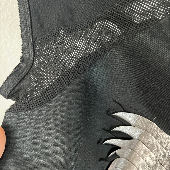 In perfect condition, an elegant T-shirt from the French brand IKKS in Small - Picture 2 of 10